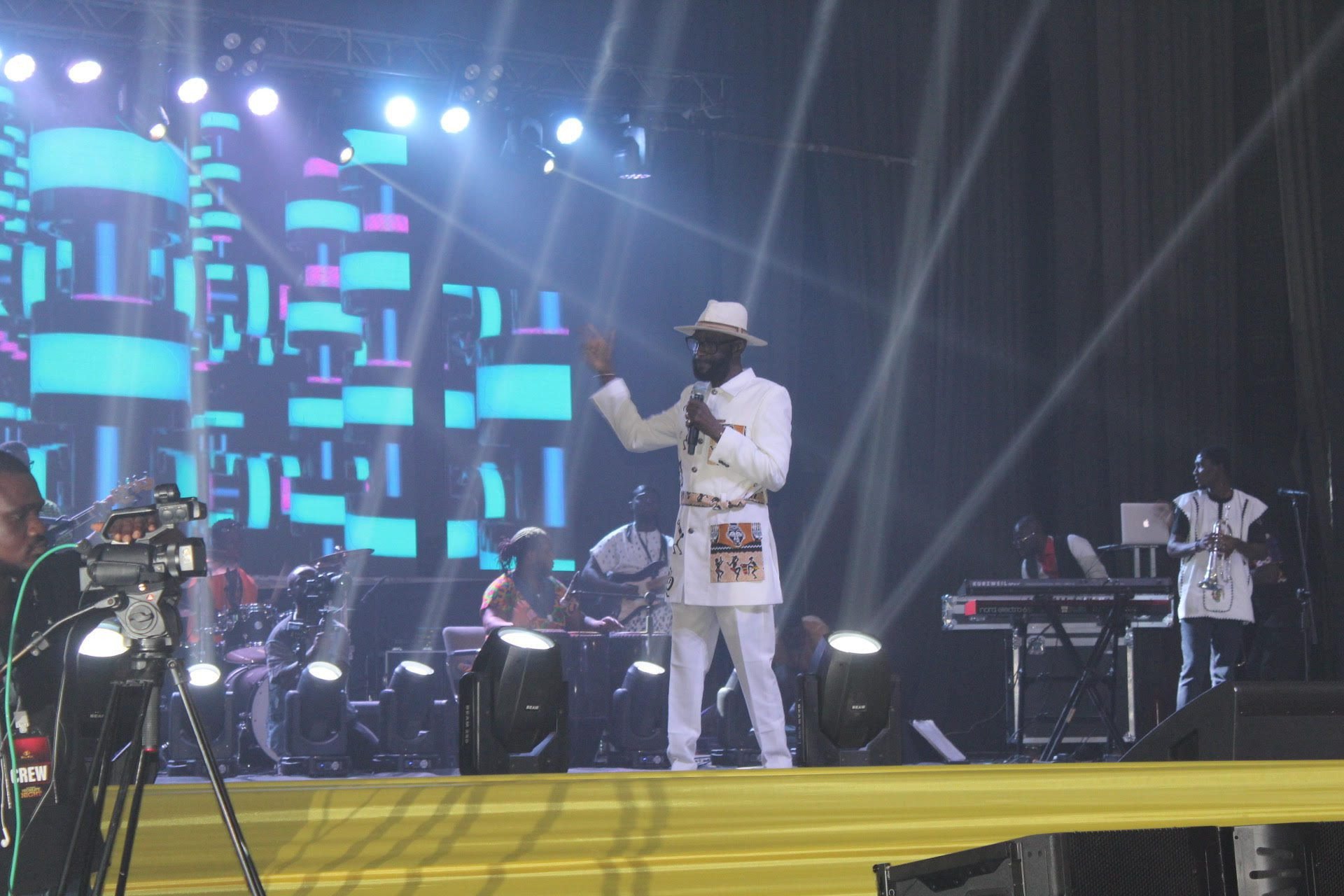 A Picture of Pat Thomas performing at his Highlife concert at the Accra International Conference Centre (AICC)