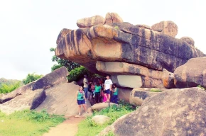 Tongo Whistling Rocks